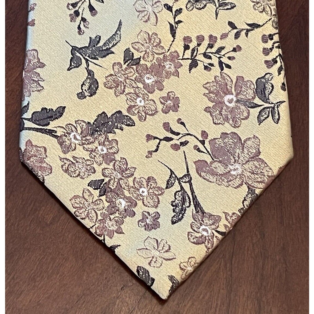 Belisi Gold Hand Made 100% Silk Men’s Neck Tie Made In China